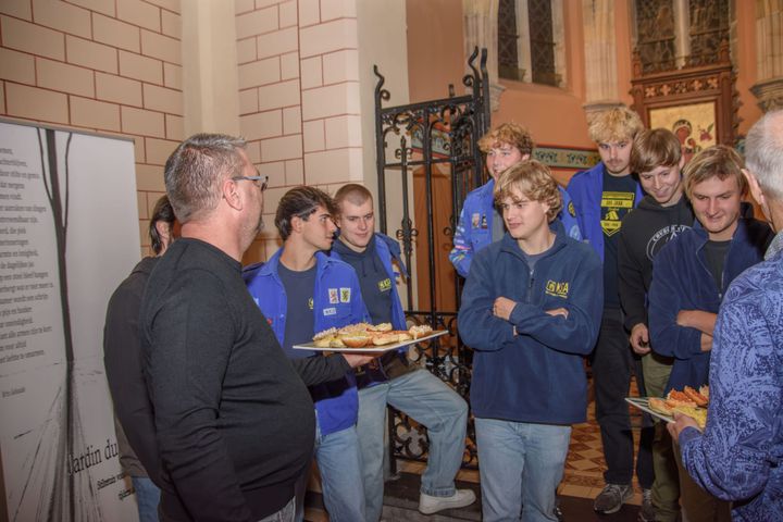 Honderd vrijwilligers vieren groeikracht en verbondenheid tijdens dankavond in Lommel
