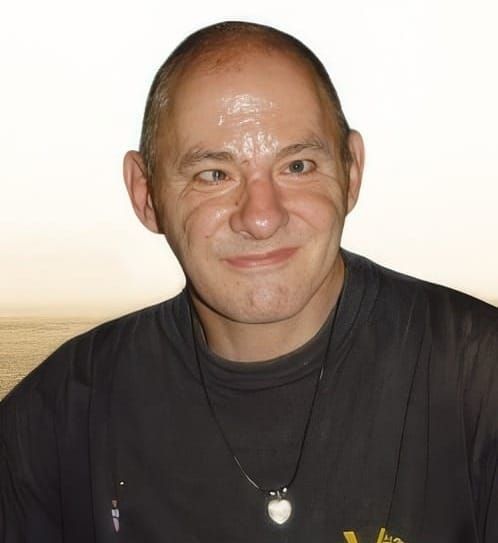 Henny van Hoof overleden