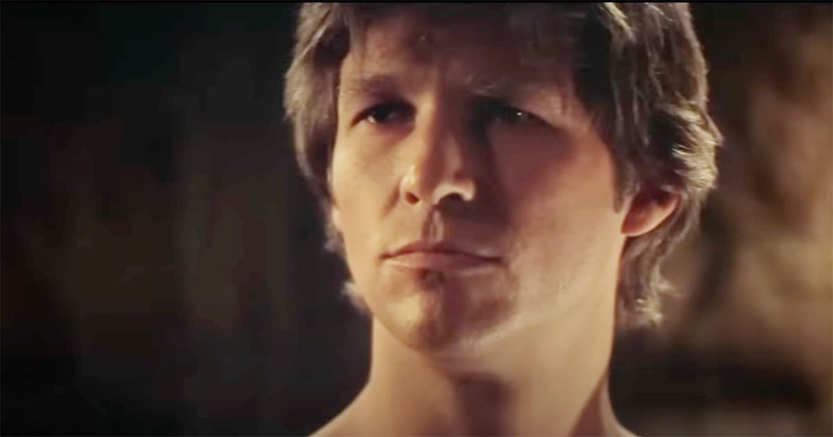 Close-up of Jeff Bridges as the alien Starman studying human behavior with quiet intensity.