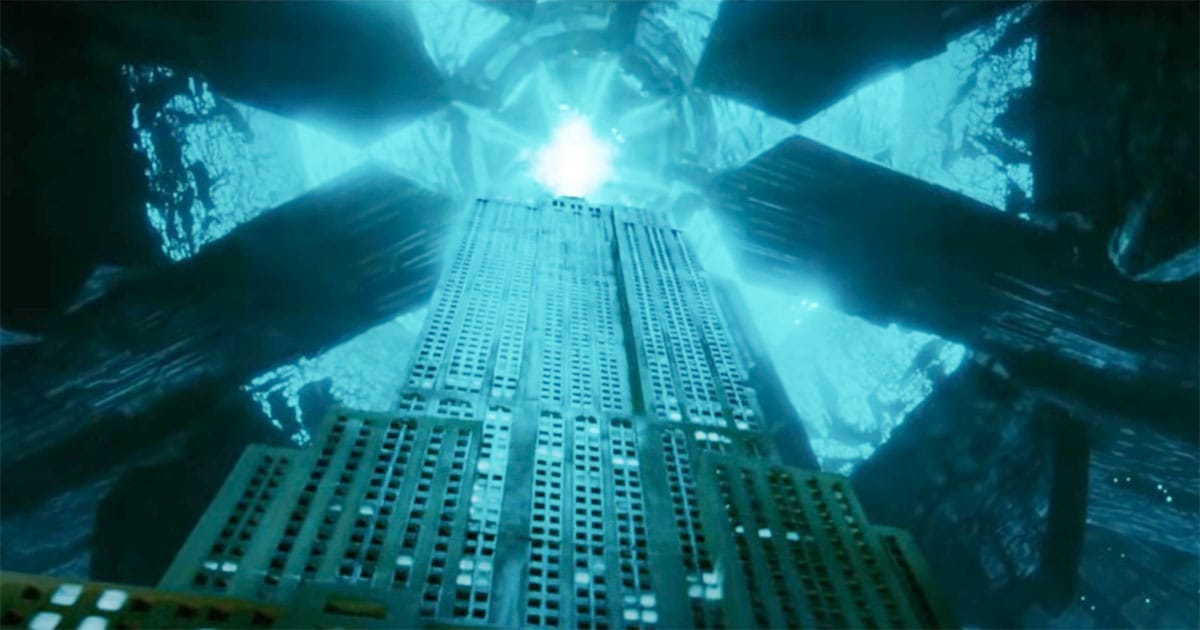 Alien ship hovers above the Empire State Building before firing in Independence Day scene.