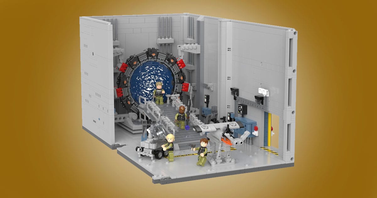 Stargate SG-1 Gate Room building block set with 2430 pieces, ramp, figures, and portal model.