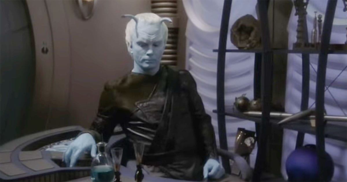 Jeffrey Combs as Andorian commander Shran seated in Star Trek Enterprise.