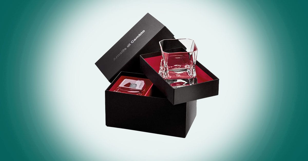 Blade Runner Cibi crystal whisky glass set displayed in a black presentation box with angular glass design and red interior lining.