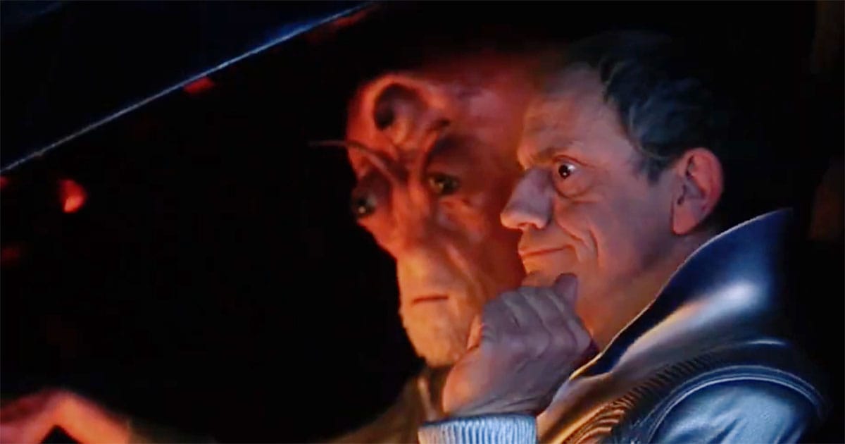 Martin sits beside his fellow Martian Neenert in a scene from "My Favorite Martian" (1999).