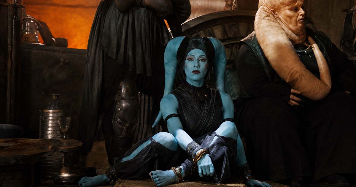Blue-skinned Twi'lek performer inside Jabba's Palace in "Return of the Jedi."