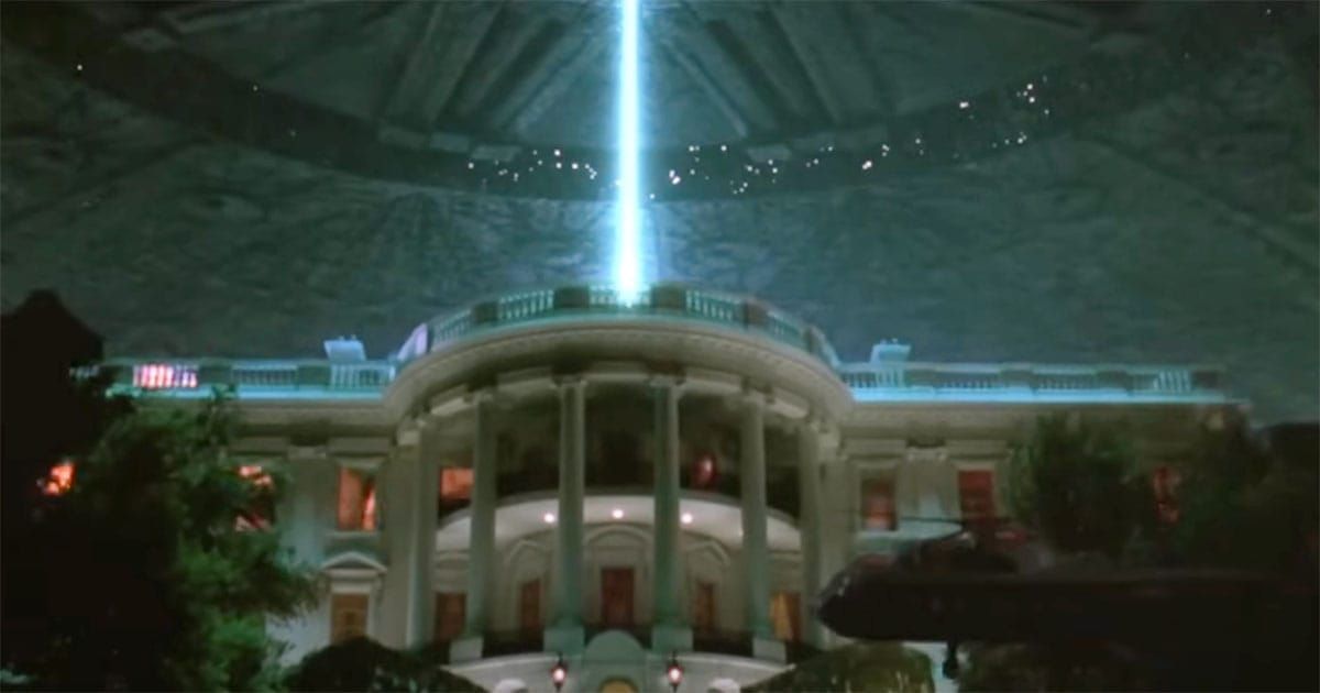 The alien ship targets the White House in the unforgettable attack scene from "Independence Day" (1996)