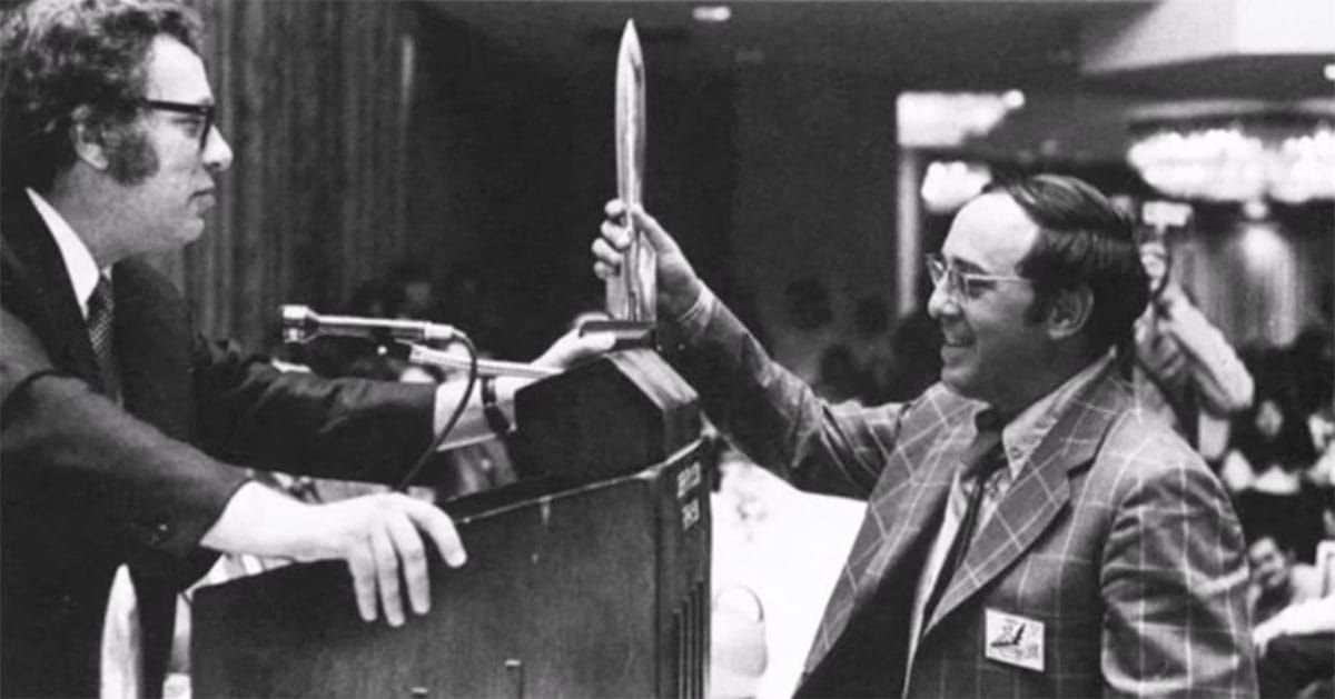 Isaac Asimov handing a Hugo Award to Ed Ferman at the 29th World Science Fiction Convention Noreascon I in 1971