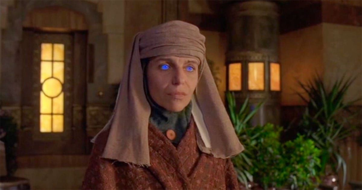 Jaroslava Šiktancová as Shadout Mapes with blue Fremen eyes inside the Arrakeen palace in the 2000 miniseries Frank Herbert’s Dune.