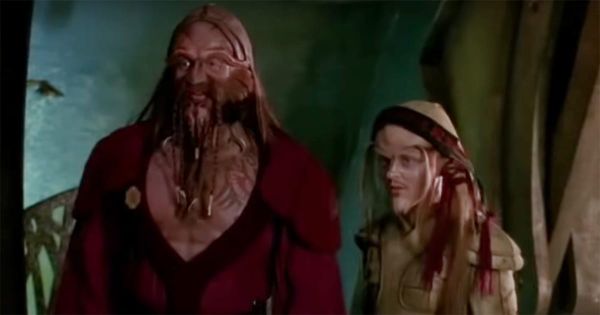Ka D’Argo and Jothee reunited aboard Moya in "Farscape" Season 2