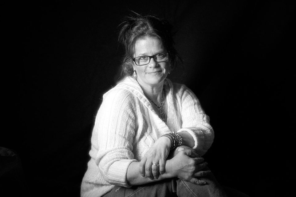 Black and white photo of Amanda Richardson BCDFN, CFNC looking at the camera and smiling. 