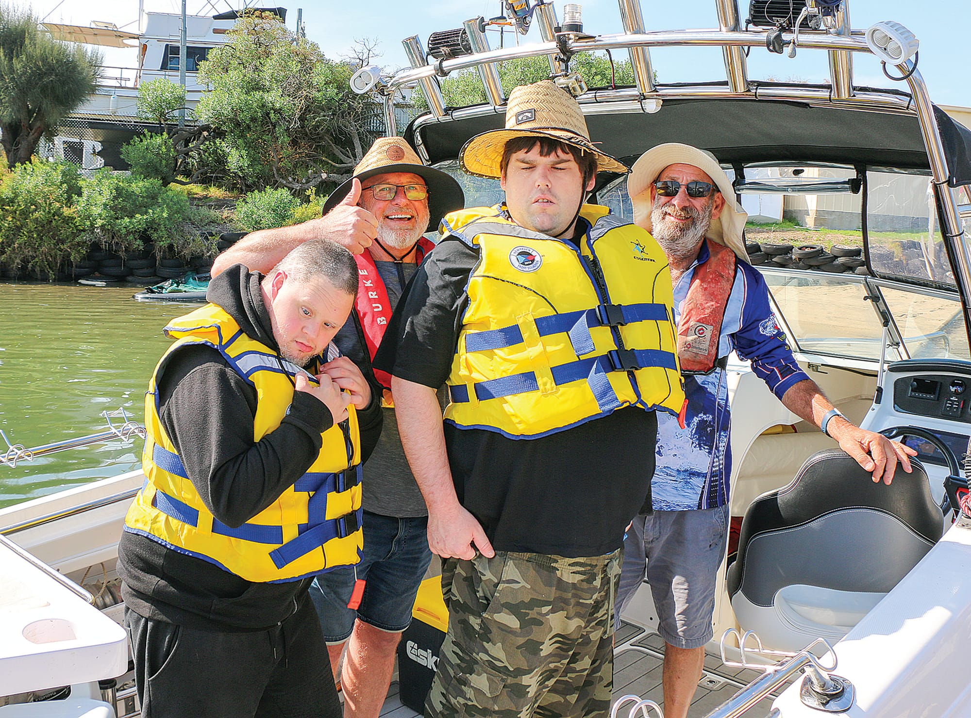Mark, Eddie, Jessie and Captain Frank had a spectacular morning touring the bay with plenty of smiles and seals. C21_1325