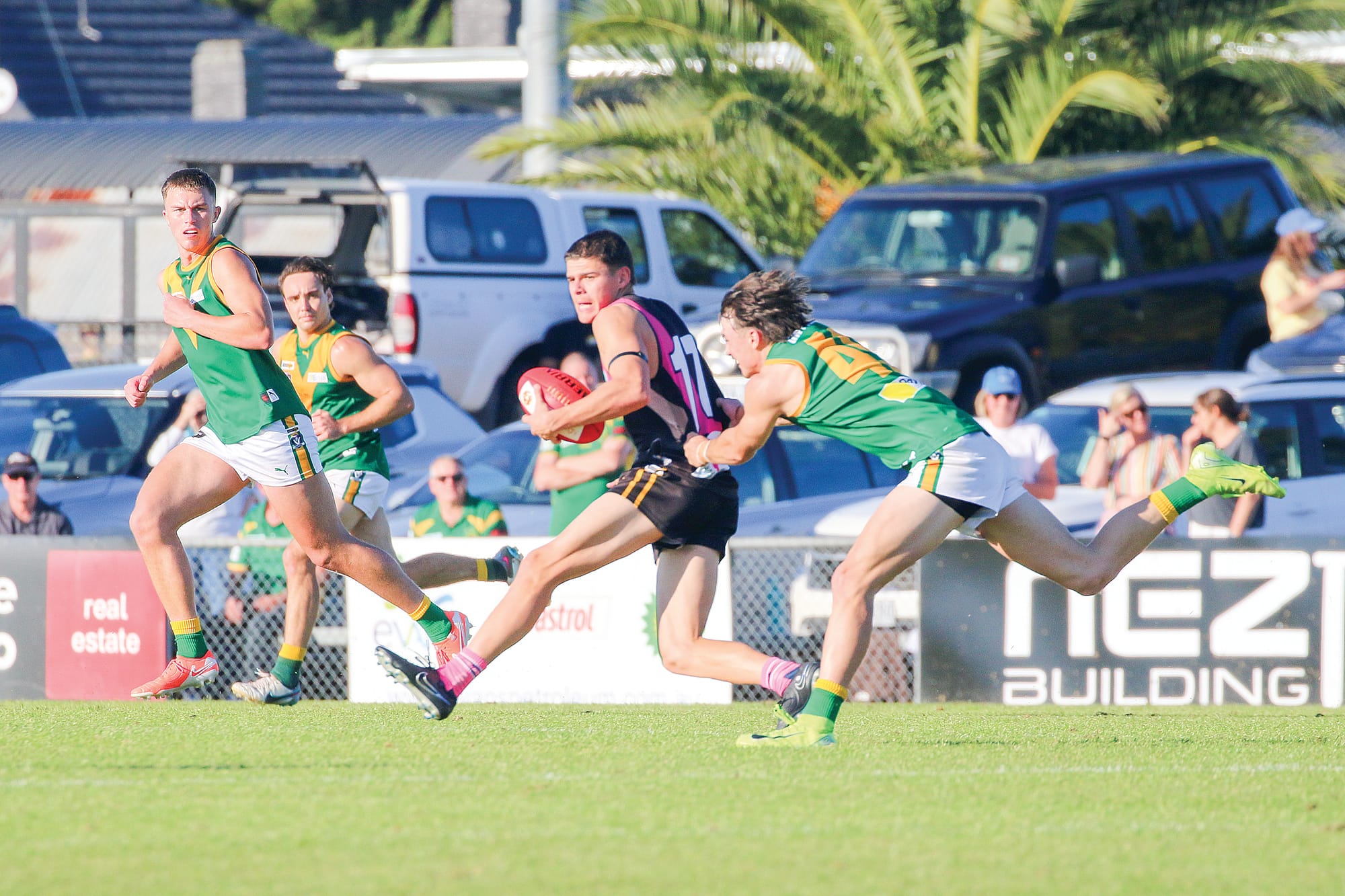 Zavier Lamers runs down and catches his Morwell opponent. ob32_1925