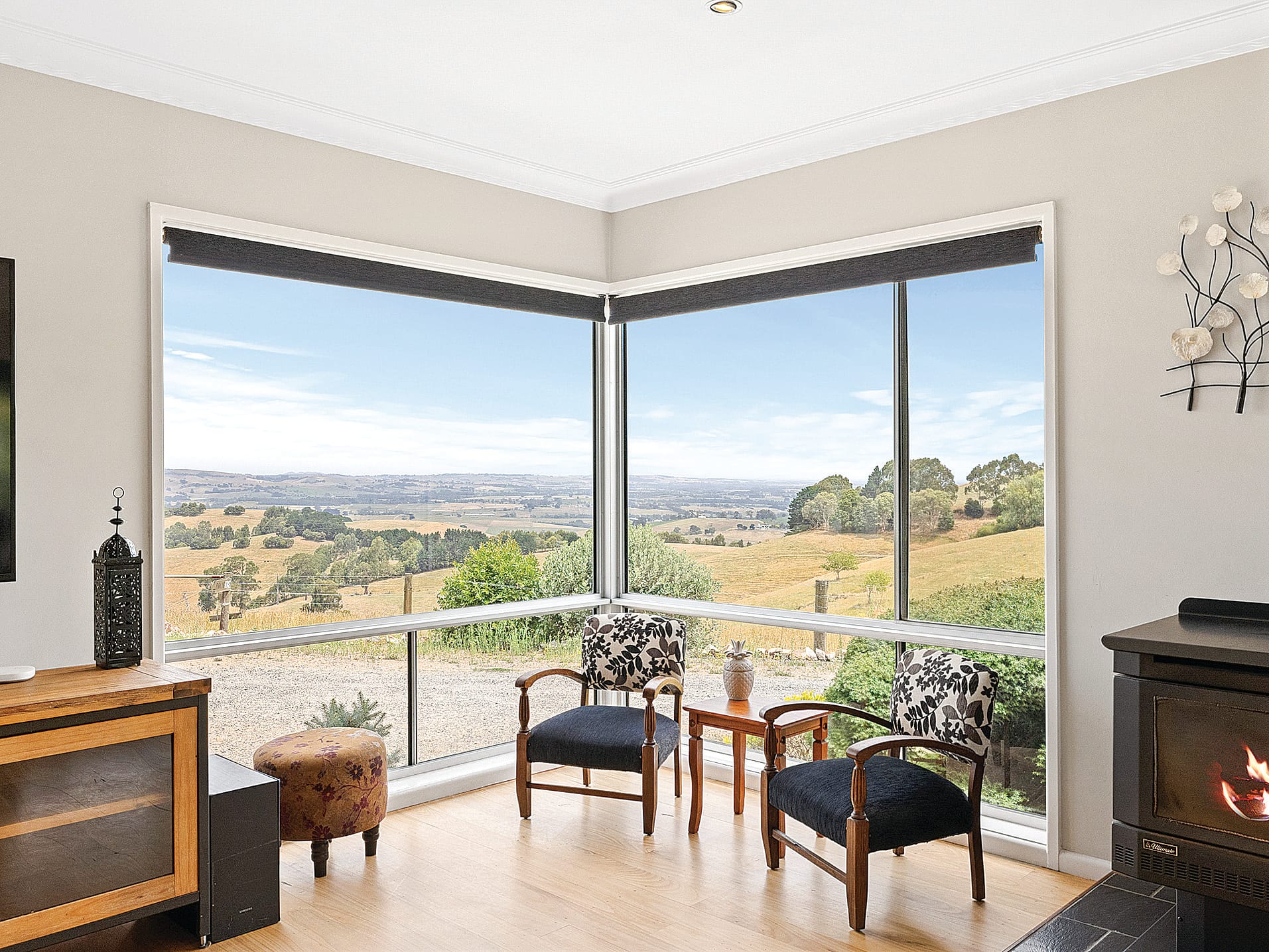 Impressive lifestyle property with amazing rural views!