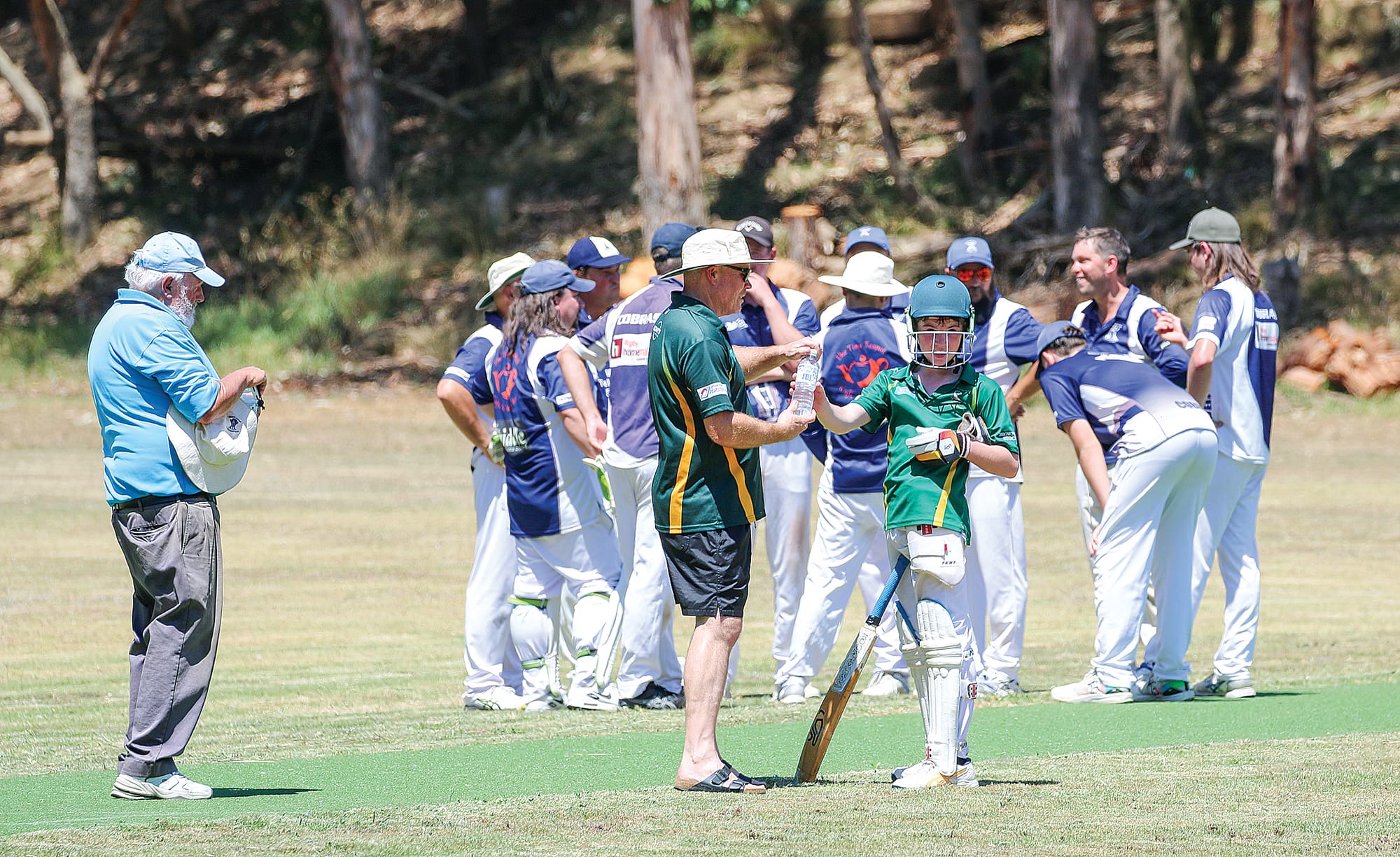 It was a quick drink break for Julian Aeschlimann after partner Ray Edward’s was out for a golden duck. C39_0525