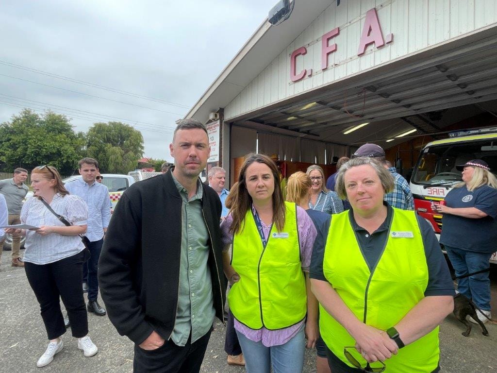 Emergency service personnel speak to Premier Jacinta Allan in the background, with Upper House Member for Eastern Victoria Tom McIntosh, South Gippsland Shire Council Mayor Clare Williams and CEO Kerryn Ellis in the foreground. 