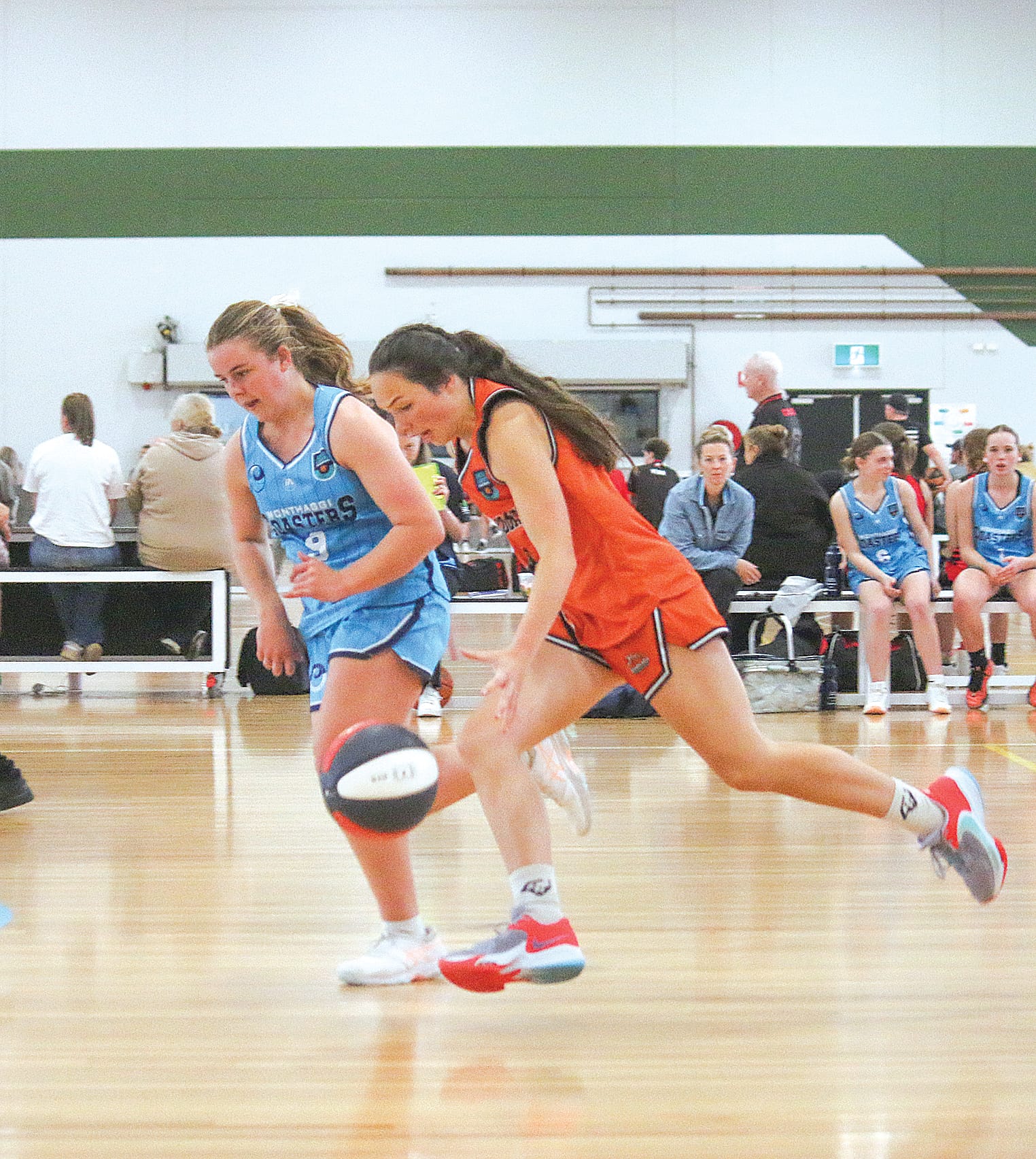 Leilani&nbsp;Lightowler for Korumburra dominates the play over Wonthaggi. ob61_4324