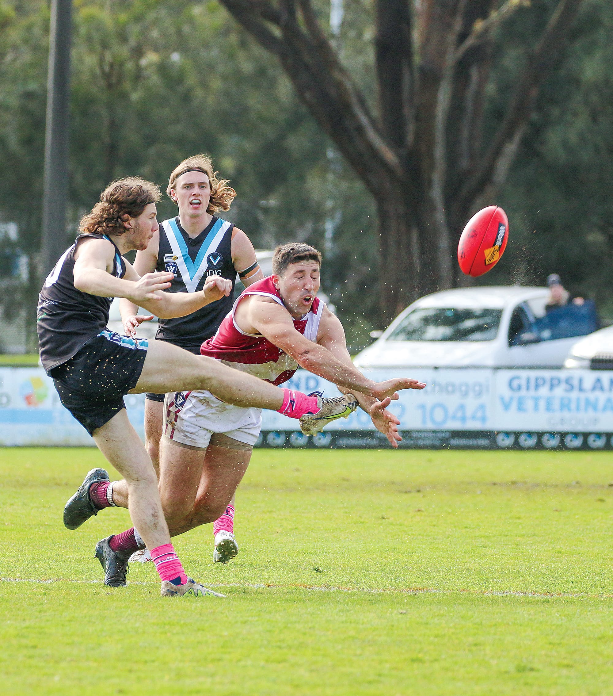 Jaxon Williams just avoids a Traralgon players attempt to smother the ball. ob23_3423