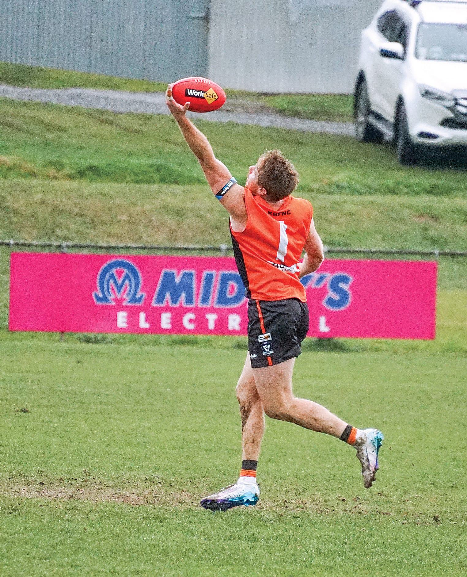 Matthew&nbsp;Borschman takes a tight mark. ns16_3025