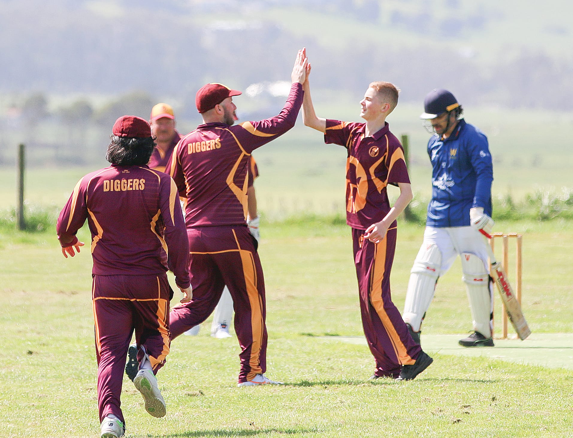 OMK’s Jordan Myors and Toby Nicholas celebrate a catch taken by Robert Quaife. Tk17_4224