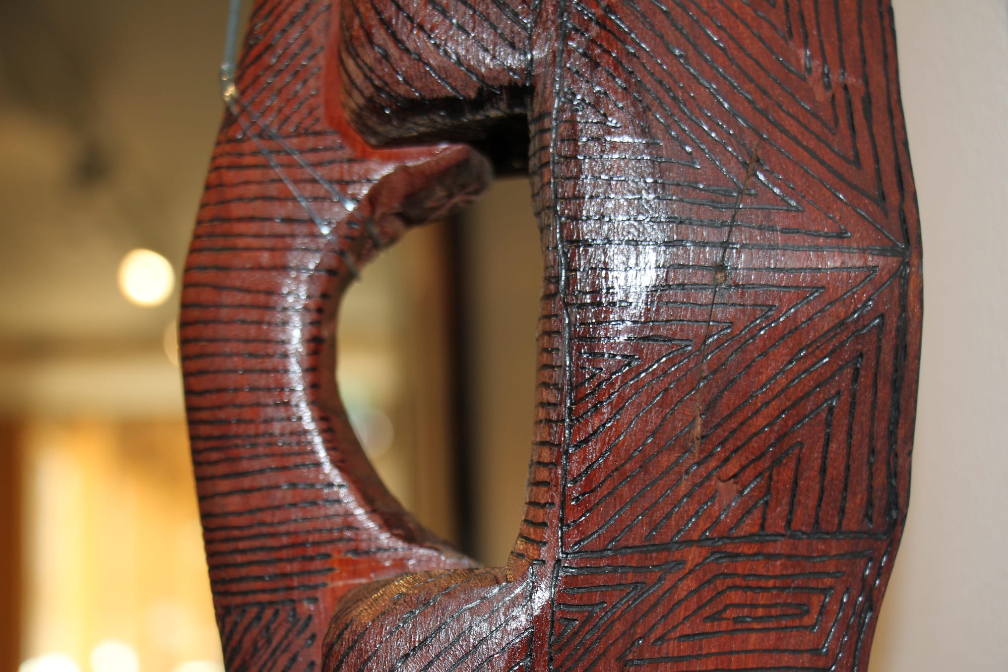 Warreey Ngulu (Ocean Voice) combines painting, traditional objects, and songline audio recordings by Boonwurrung, Yorta Yorta, and Erub man Steven Ulula Parker. B24_2625 