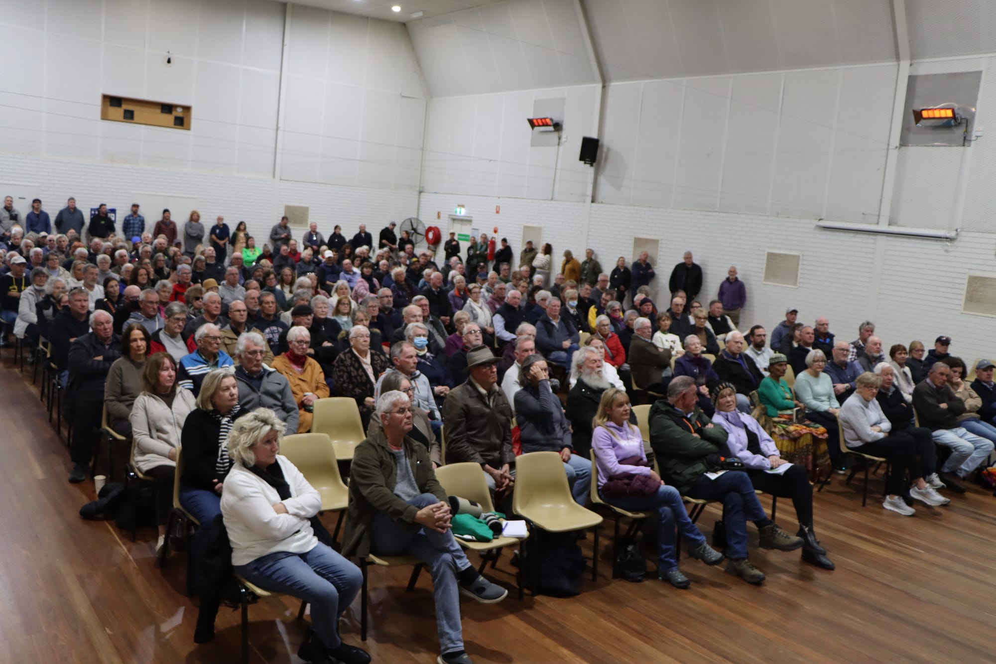 A large number of concerned locals descended on the Inverloch Hub for Sunday’s meeting arranged by the Inverloch Foreshore Action Group.