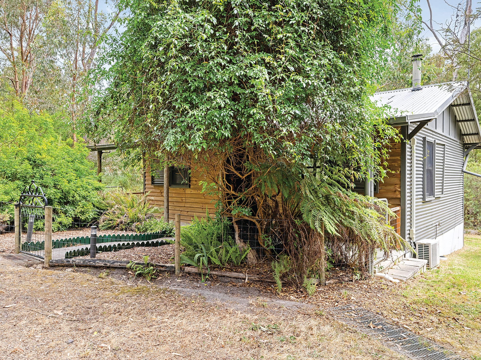 Dual residence on 2.5 acres bush setting