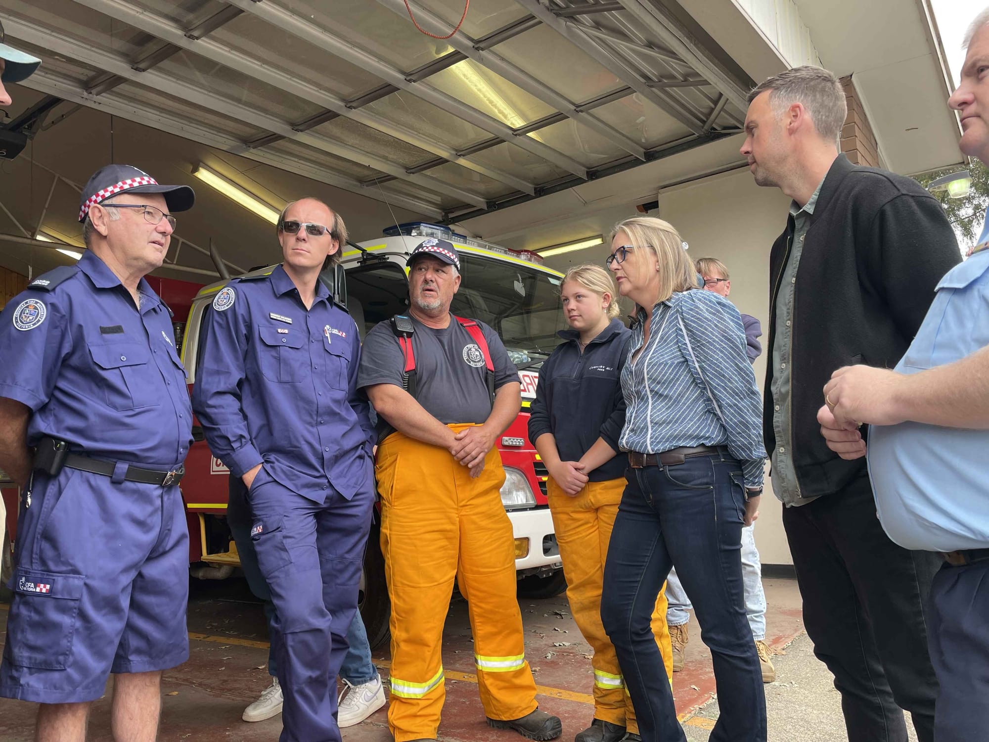 Premier Jacinta Allan meets with emergency sercice personnel and community members in Mirboo North this morning.