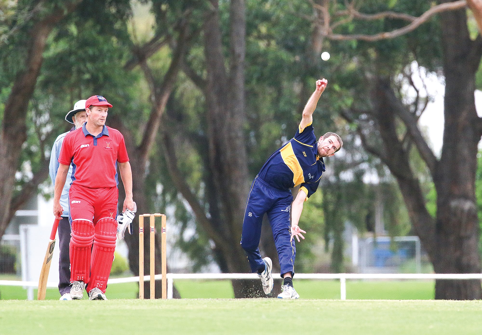 Koonwarra/LRSL’s Josh Thomas sends a delivery down to the Glen Alvie batsman.
