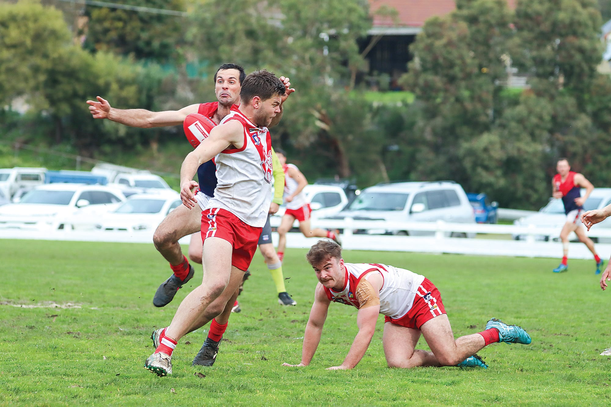 The footy comes free but does anyone know where it is as Boolarra and Fish Creek battle it out during the third term. A34_3224