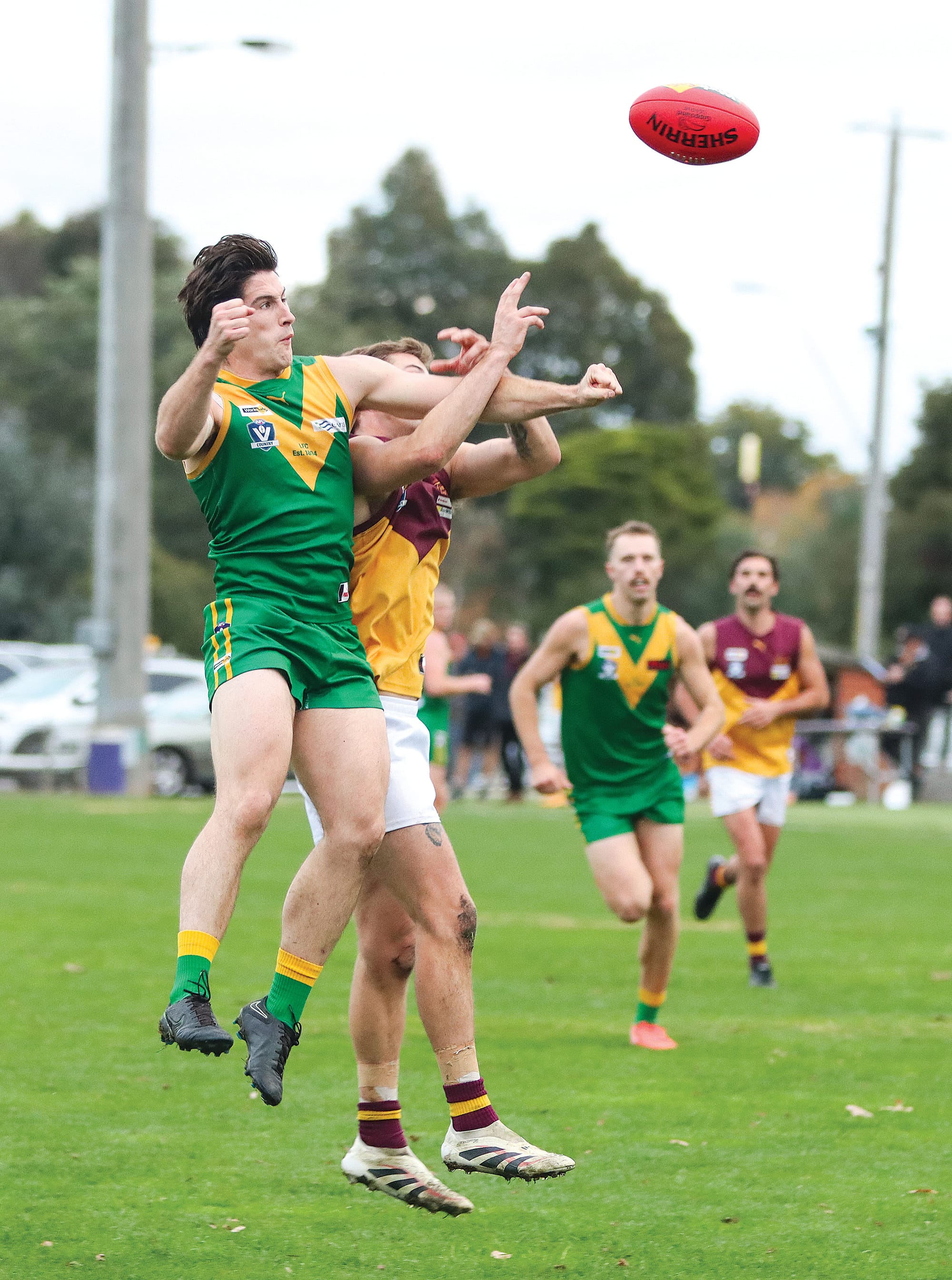 Leongatha’s Kim Drew spoils his Drouin opponent, the Parrot listed among his side’s best. A17_2225