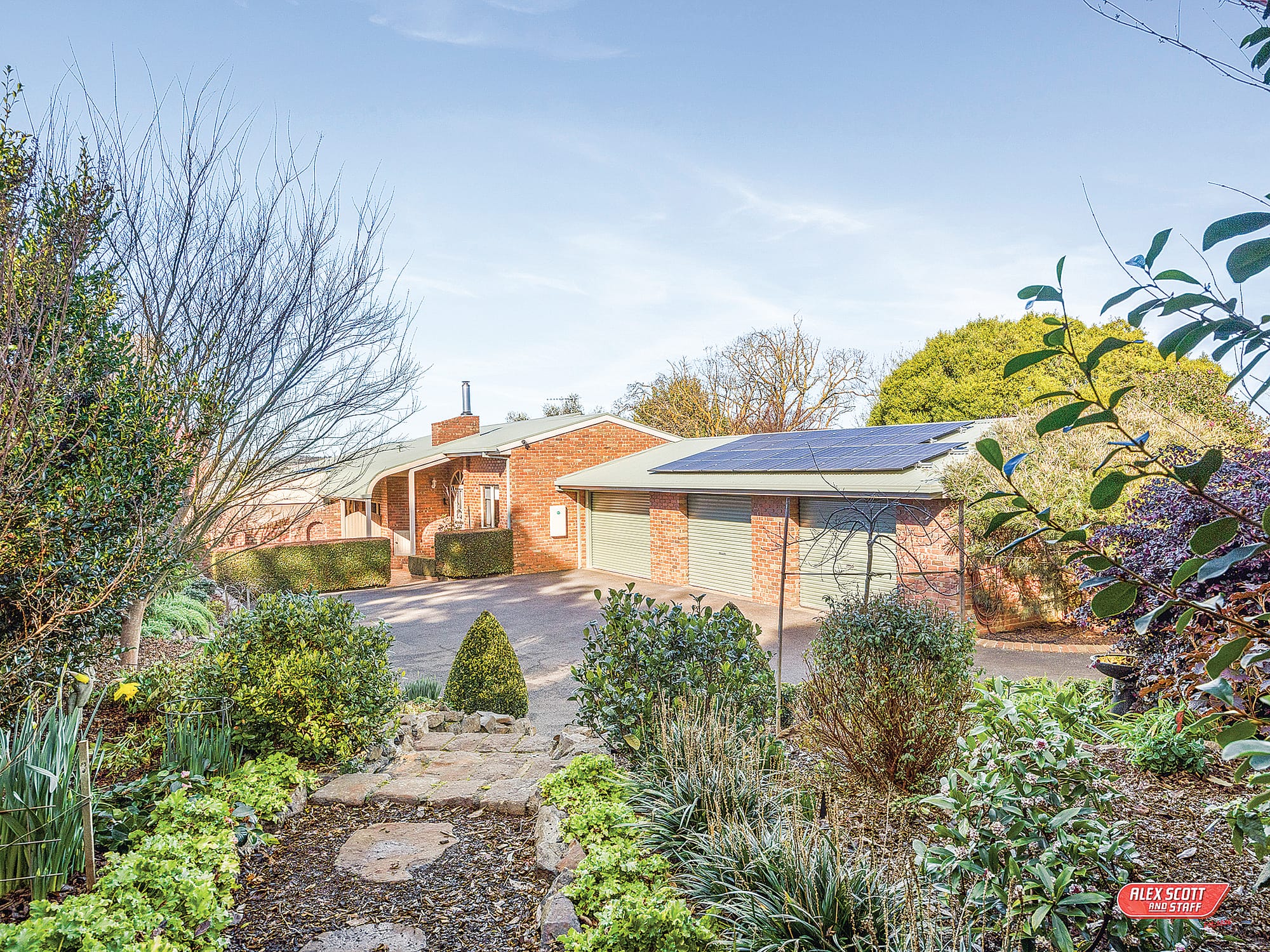 Country charmer set on 1858 sqm of land