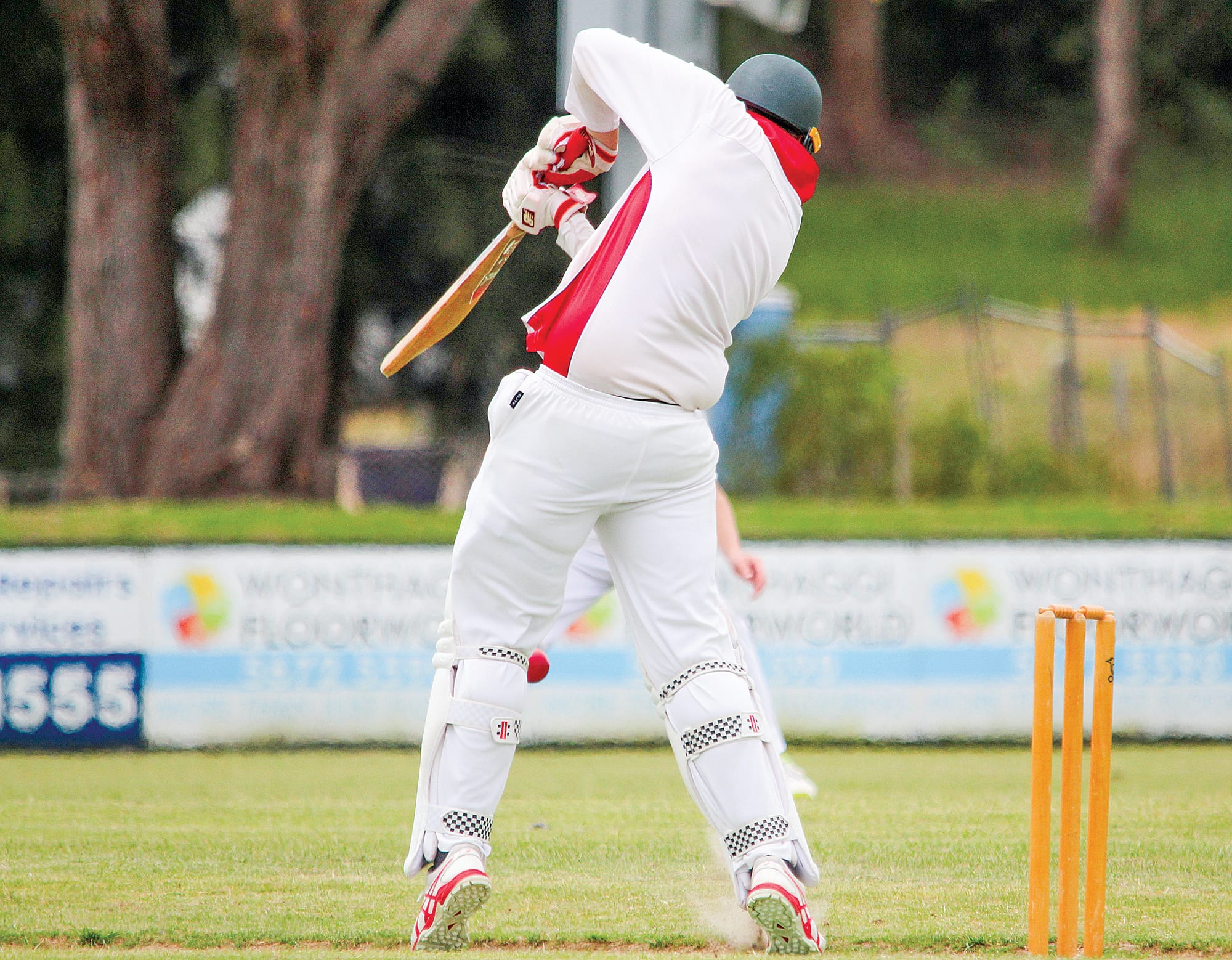 Glen Alvie opener Ben McRae fends away a good delivery in the win in A2. B11_4522