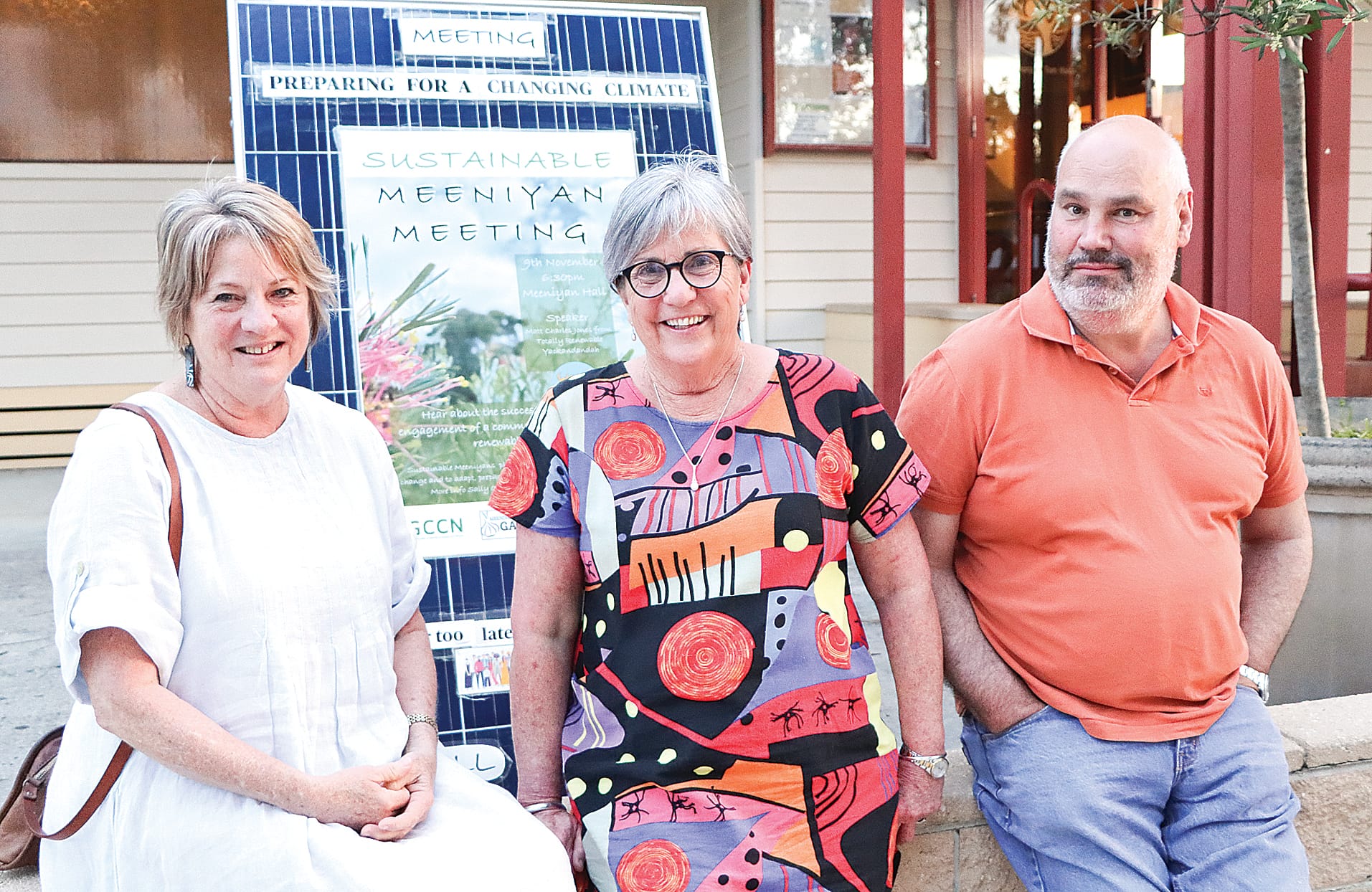 South Gippsland Shire councillors Jenni Keerie, Mohya Davies and Scott Rae were keen learn about renewable energy in Yackandandah. A07_4622