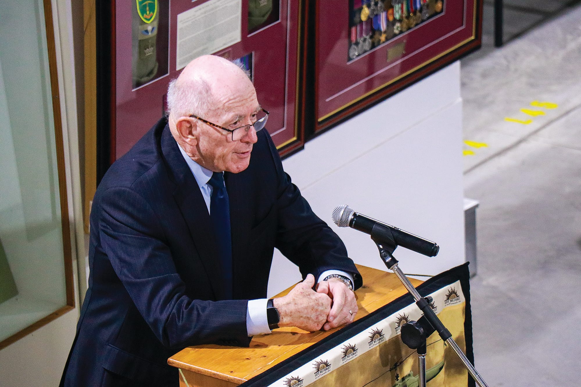 Patron of the National Vietnam Veterans Museum, General the Honourable Sir Peter Cosgrove presents a speech to veterans, volunteers, and board members. Z41_3123