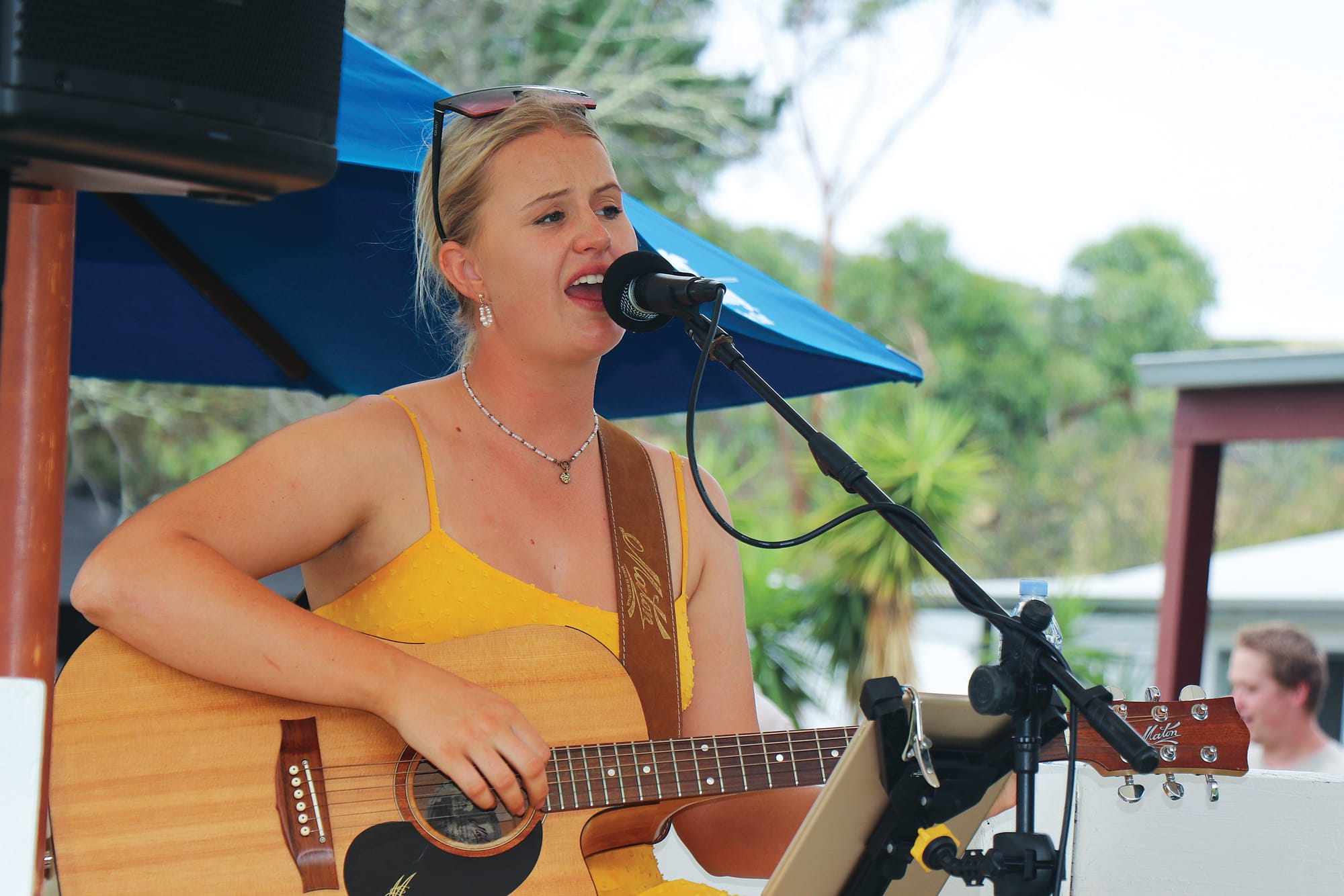 Artist Imogen Price entertained the crowd at the Woolamai races on Saturday afternoon. Z23_0523