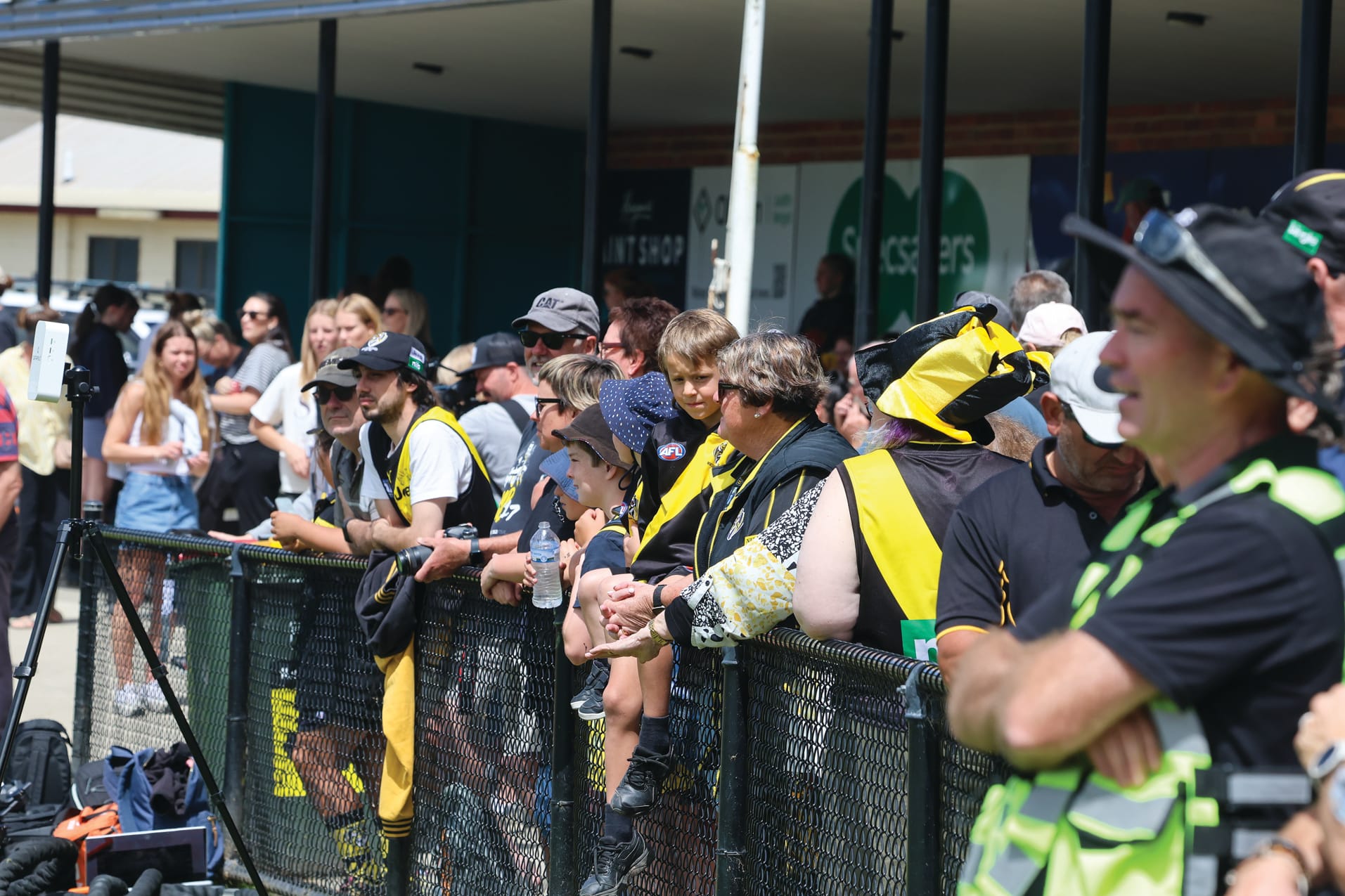 A big crowd lined the fence at Wonthaggi for the Richmond training run last Wednesday.