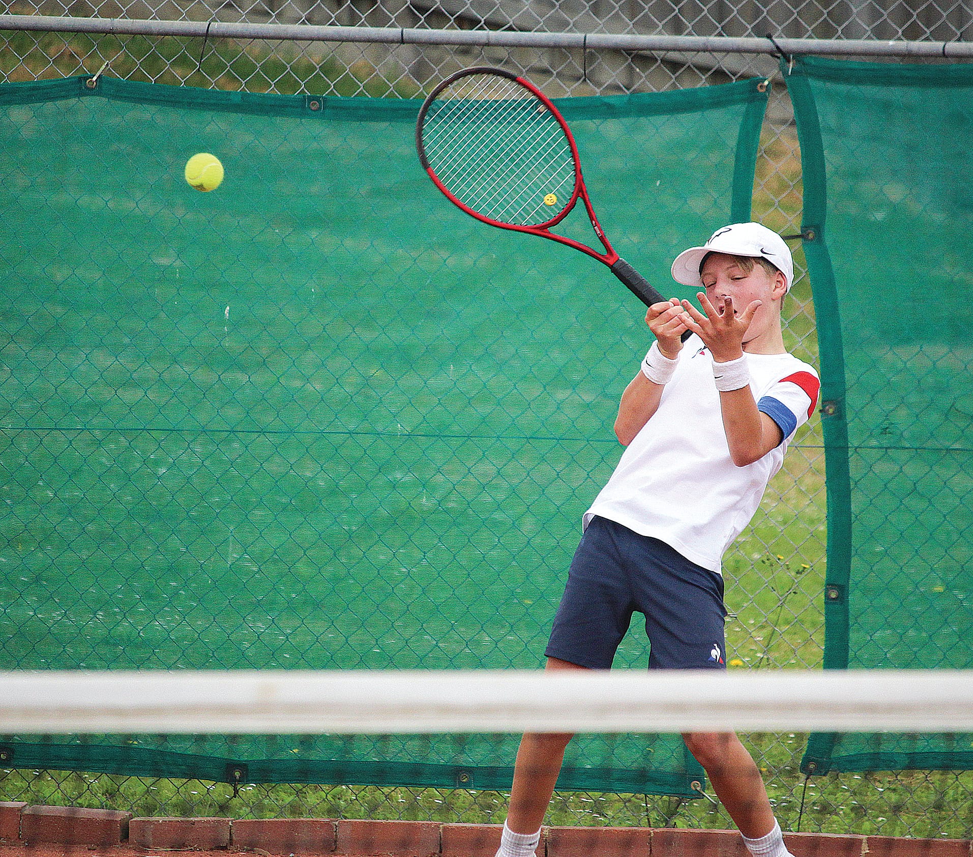 Neerim South’s Tom Wood plays a shot in his tight match with William Chu. B06_0223