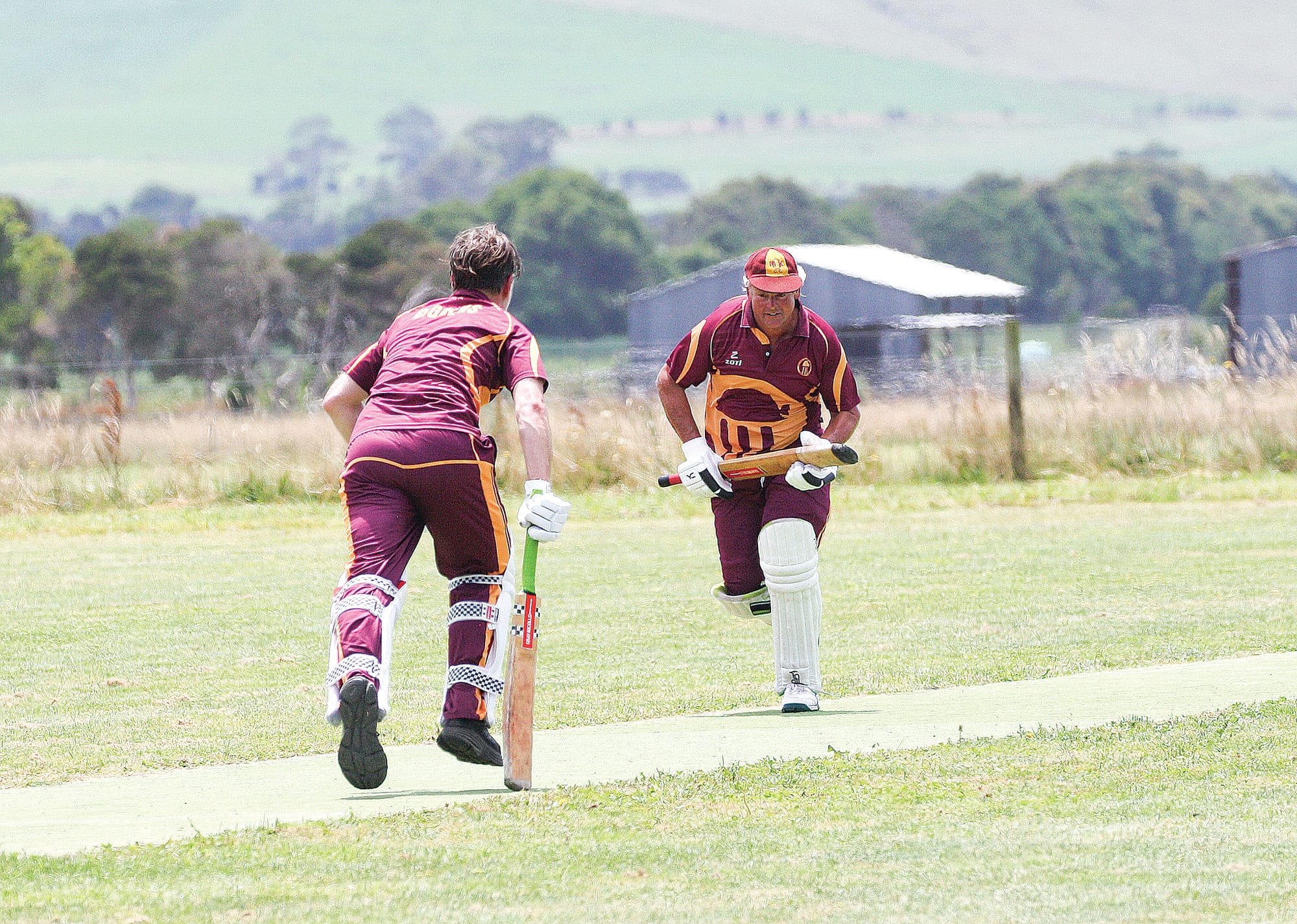 OMK’s Whiteside and Matthews pushed hard for runs in their unbeaten partnership. Ns050224
