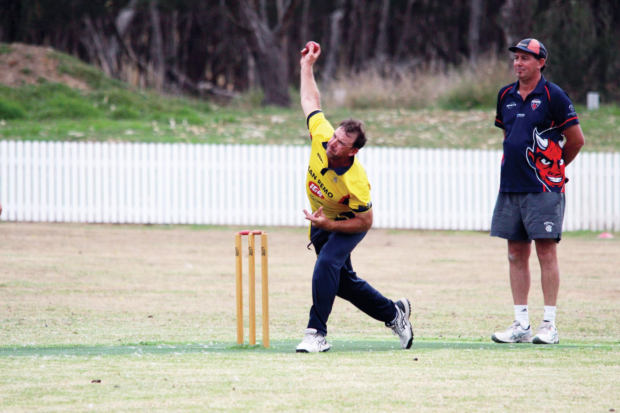 Michael Cleary sends one down the Reece Plumbing Park pitch in his 200th club game. B06_0923