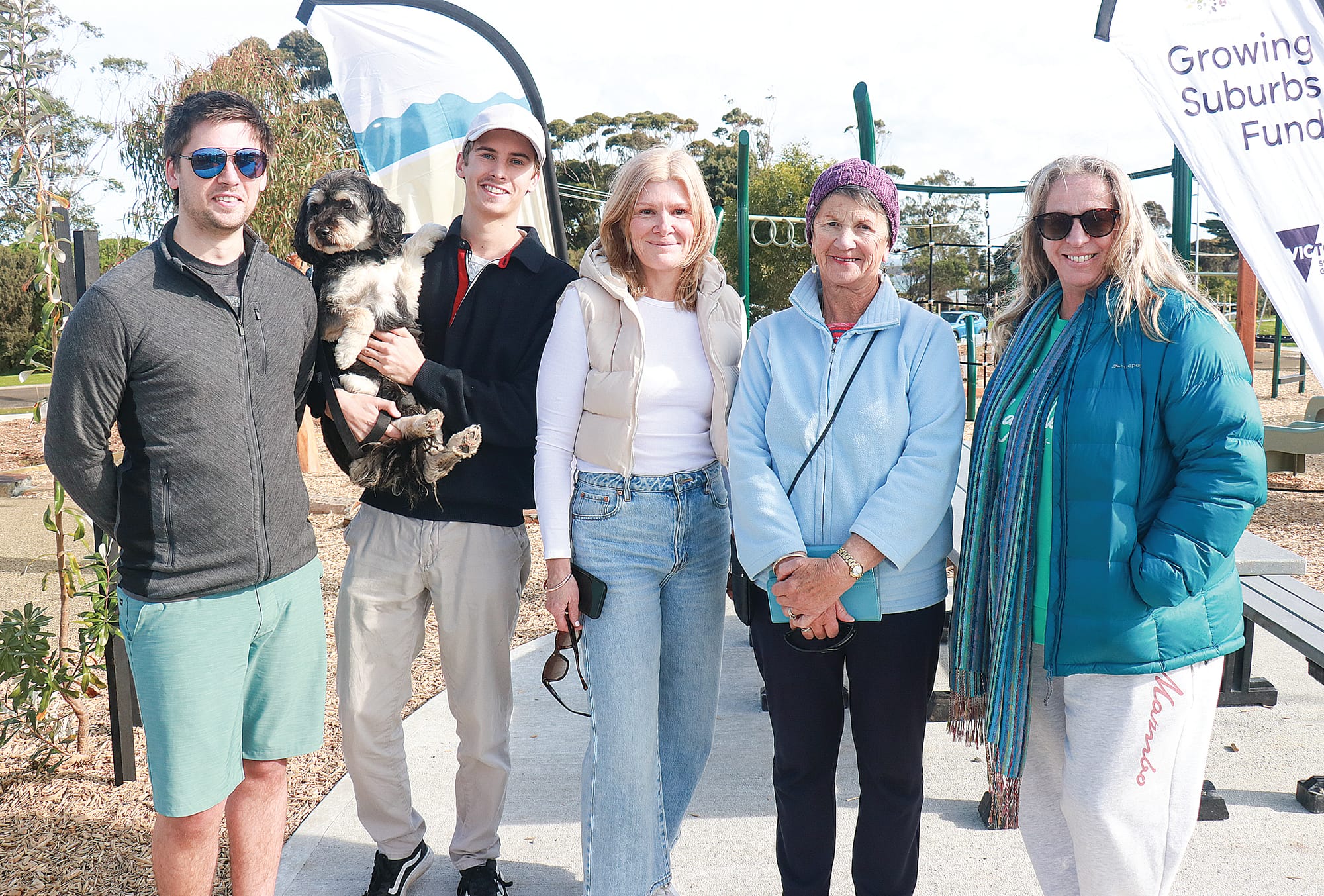 The late Thelma Born initiated the Anderson Reserve project over 20 years ago and her family Maryanne, Christian and Hamish Born together with her long-time neighbours and fellow advocates Sandra Thorley and Emma O’Neill honored her legacy at the official opening. Z08_3324