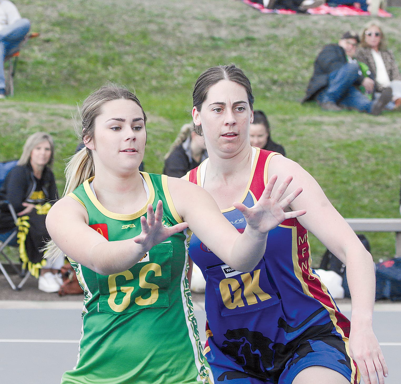 Leongatha’s B Grade shooter Chloe Brown comes forward for the ball, under pressure from her Moe opponents with Kate Sperling creating space behind.