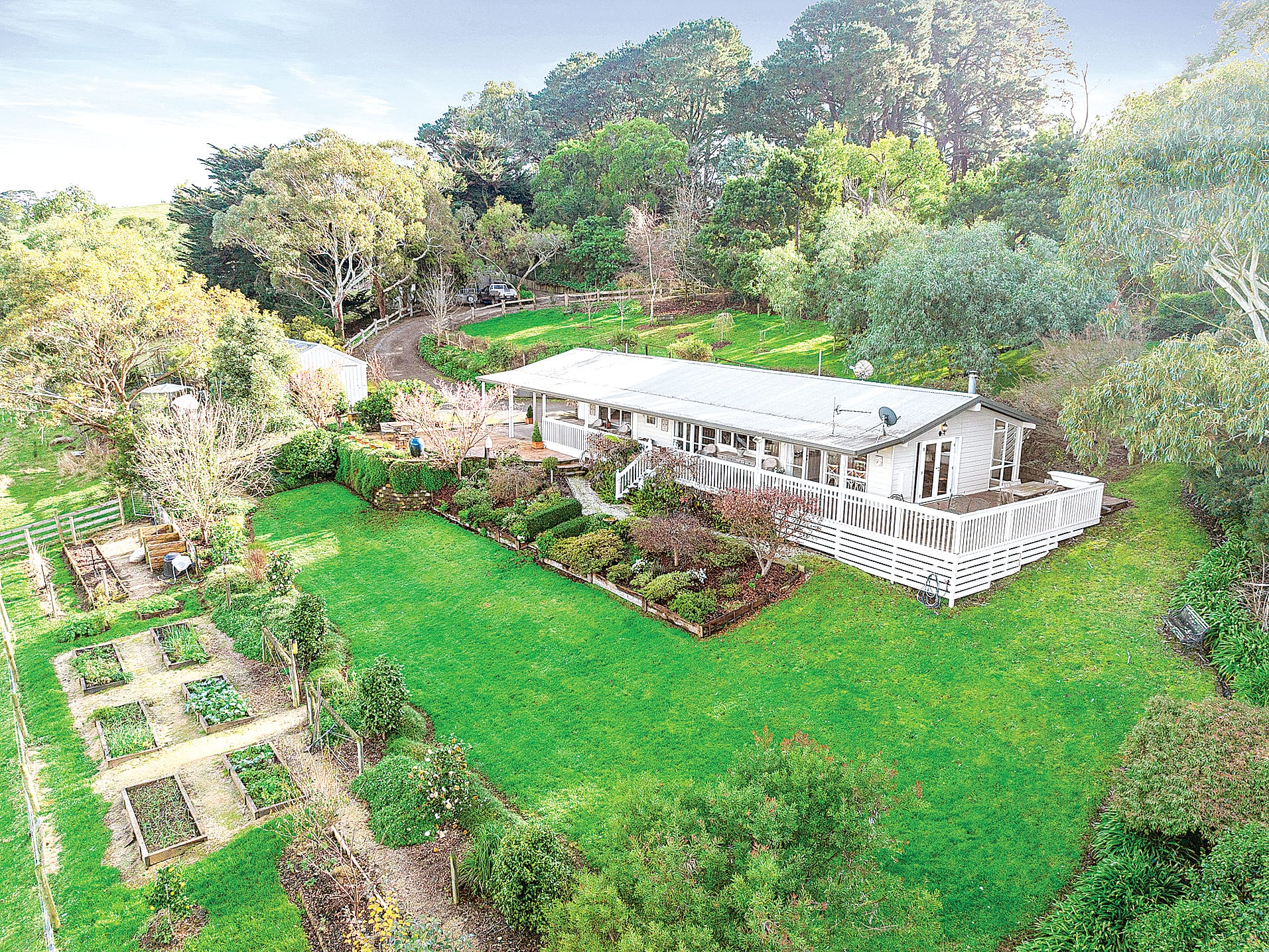 ‘Hillcroft’ fine country living on 8.45 acres