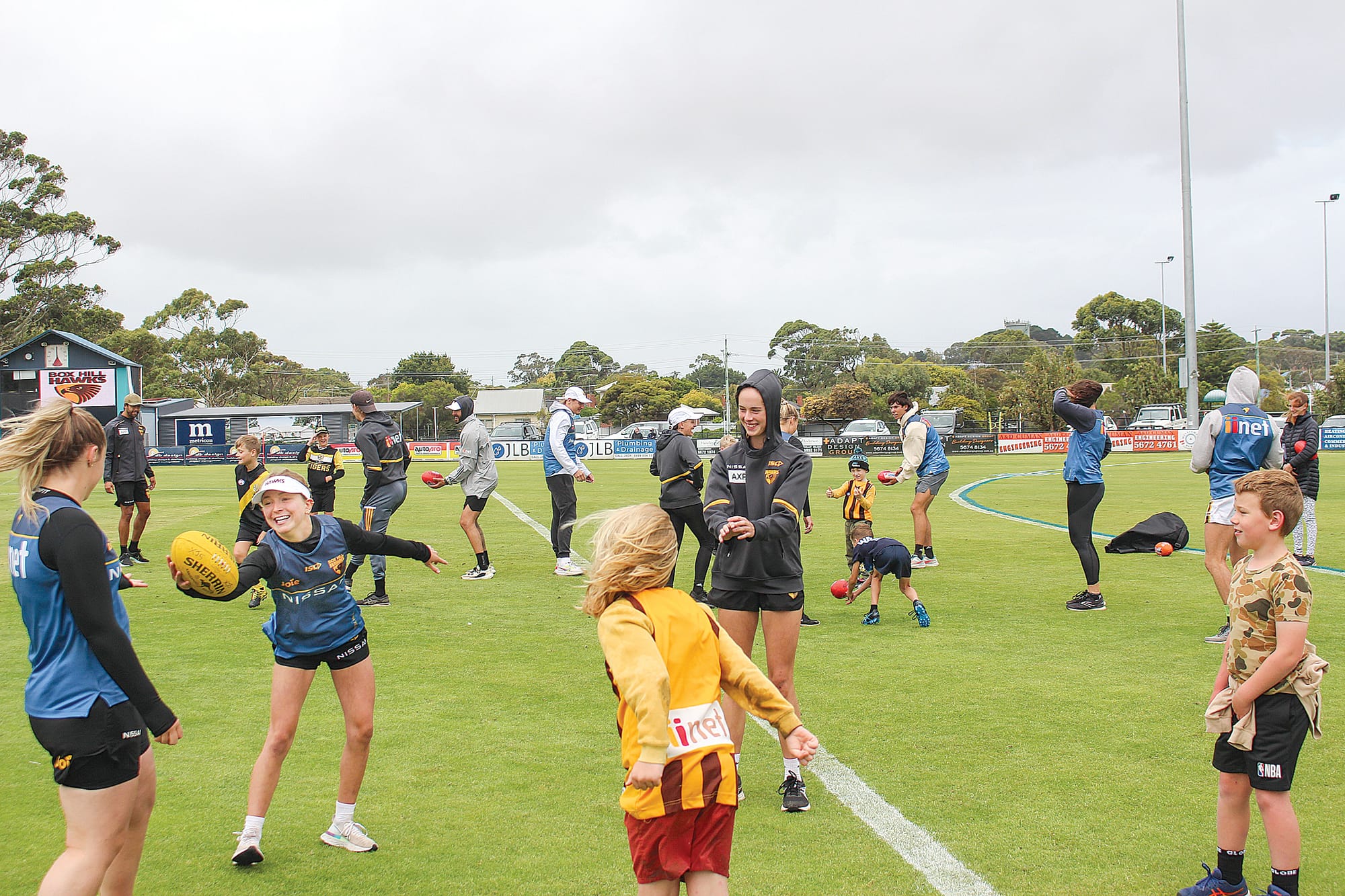 It was all smiles at the Wonthaggi Recreation Reserve on Saturday as the Hawks hosted a kid’s footy clinic for local boys and girls. 