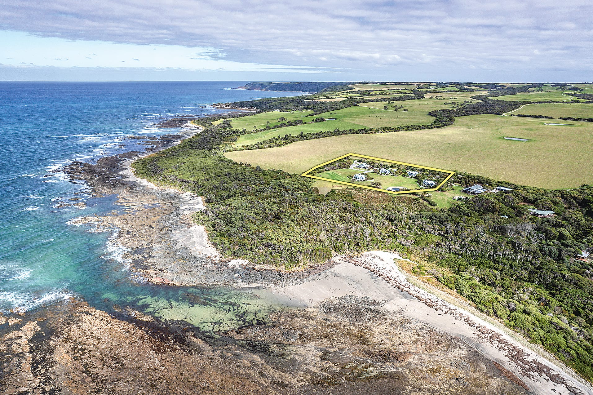 Outstanding coastal waterfront resort – unique lifestyle and business opportunity