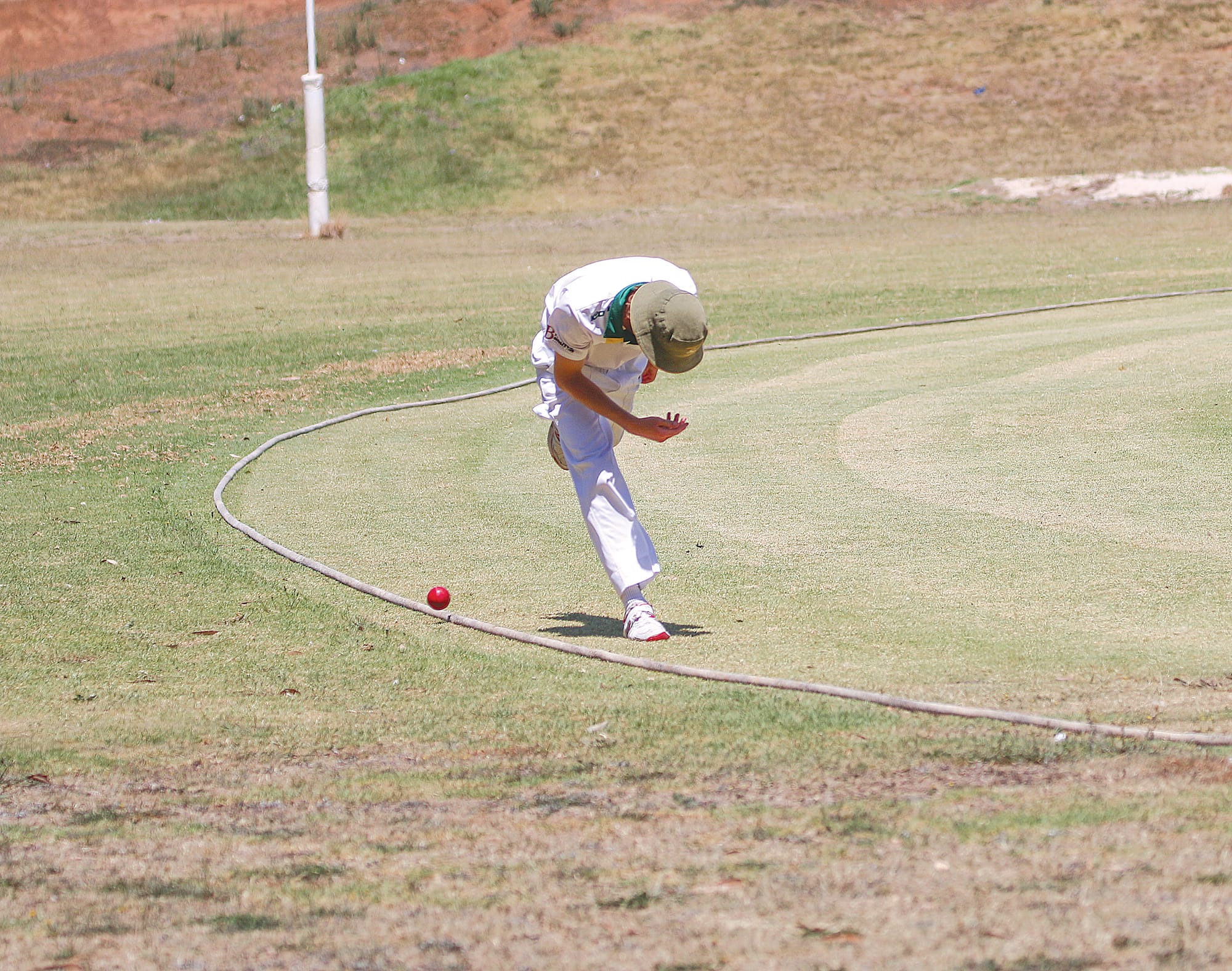 This fielder narrowly misses the cherry in another four for OMK.C36_0525
