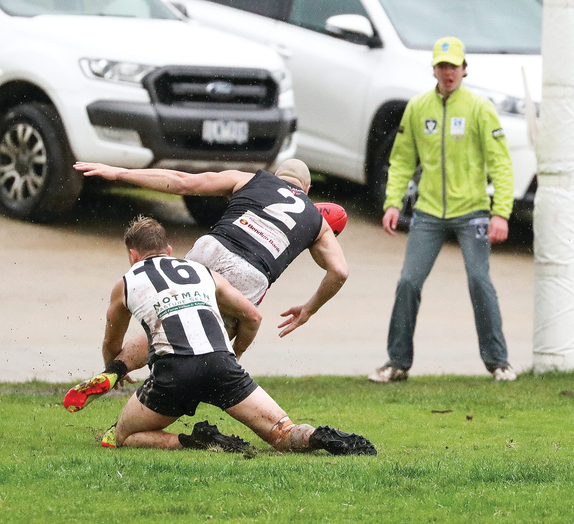 Poowong battle it out but the Bombers take home the win
