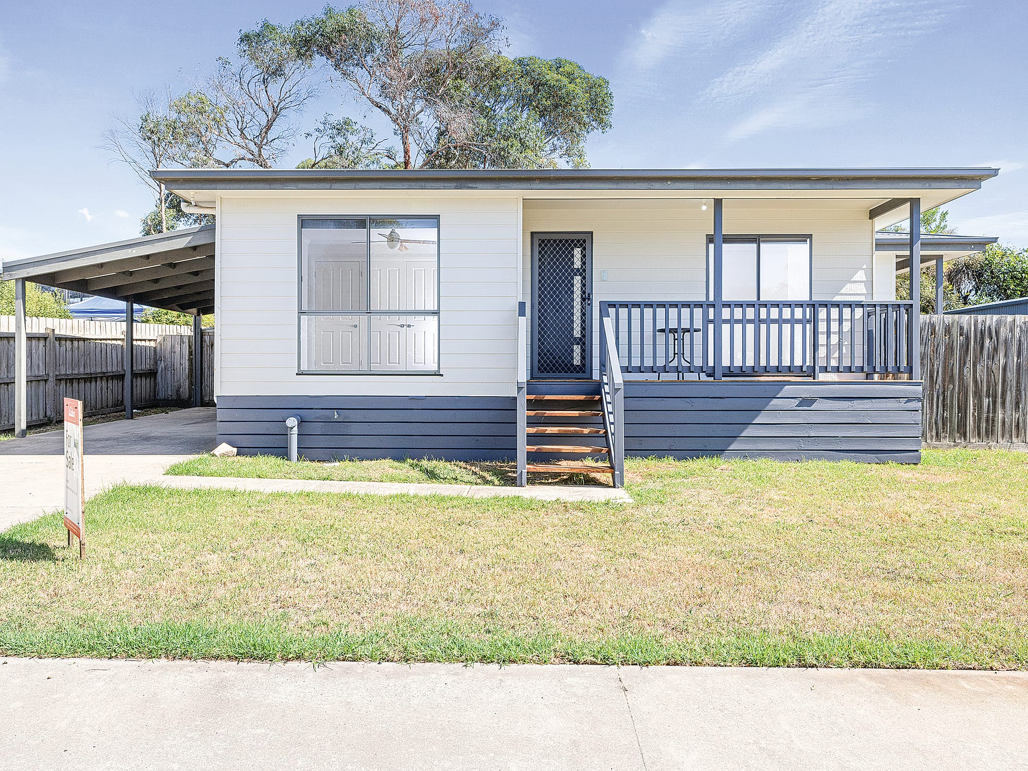 Attractive unit with private setting feel