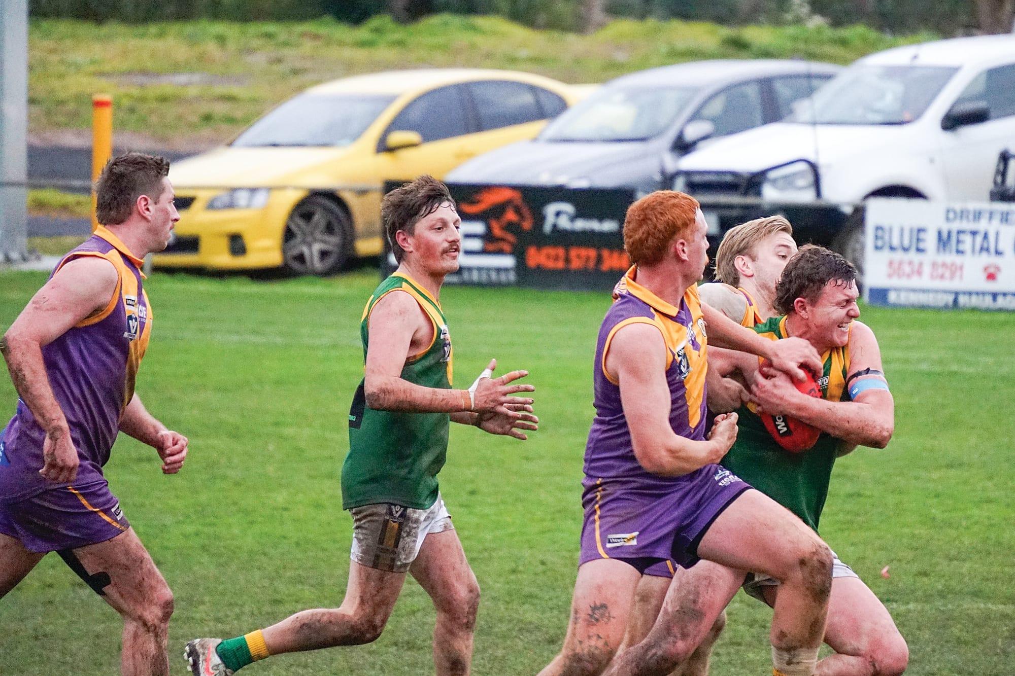 It’s a tight tussle for possession. ns23_3025