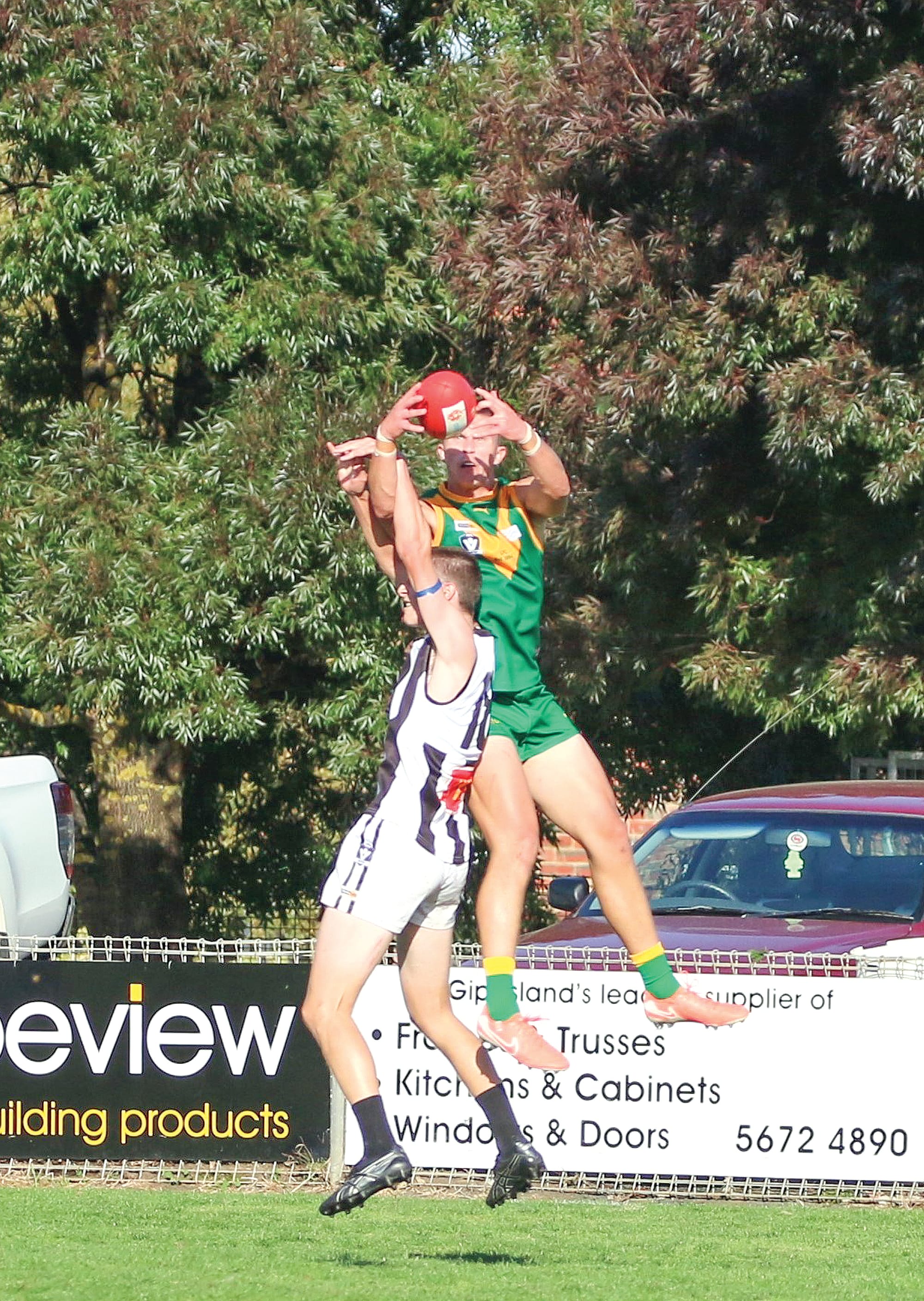 Patrick Ireland flies high to take the mark. ob34_1525