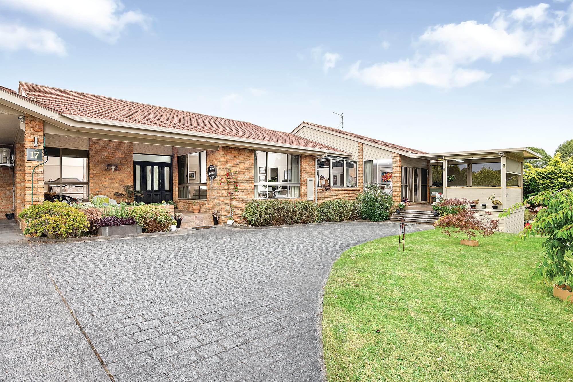 Stunning family home with downstairs guest retreat